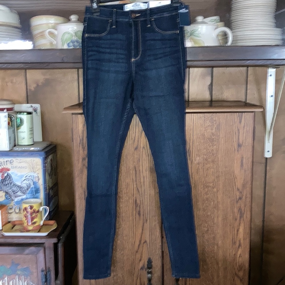 Brand new Hollister Curvy High rise Jeggings